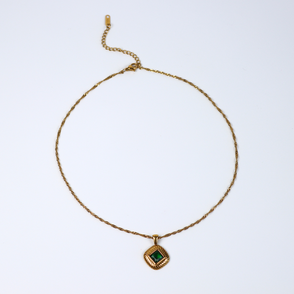 Elara pendant Necklace